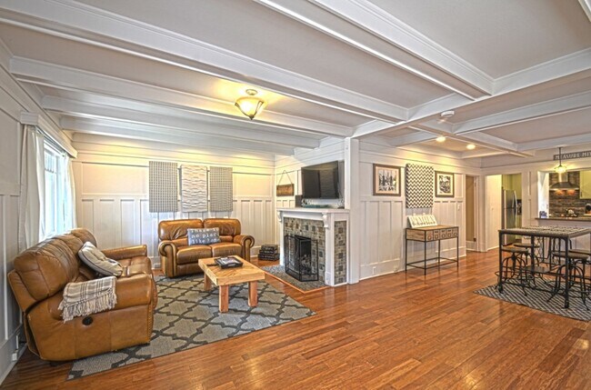 Foto del edificio - Beautifully Renovated Craftsman with Private Yard & Guest Suite in Prime Bankers Hill