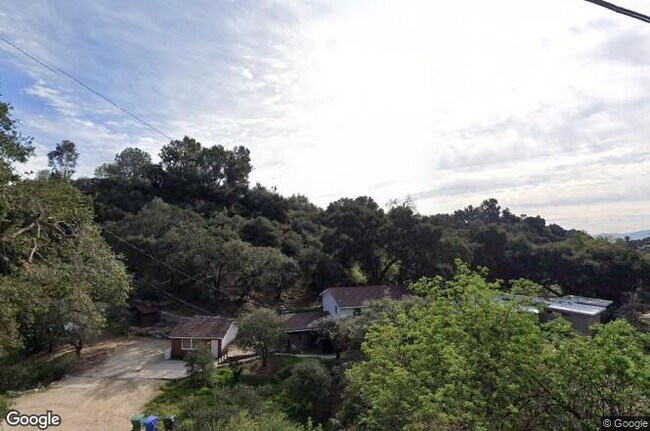 Foto del edificio - 4558 Live Oak Canyon Rd