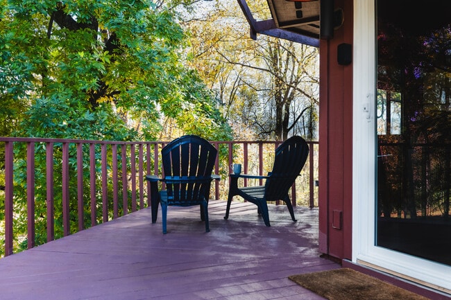 Foto del edificio - 325 Poplar Hill Ln