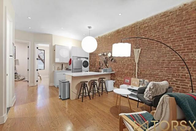 Foto del edificio - 3 bedroom in BROOKLYN NY 11206