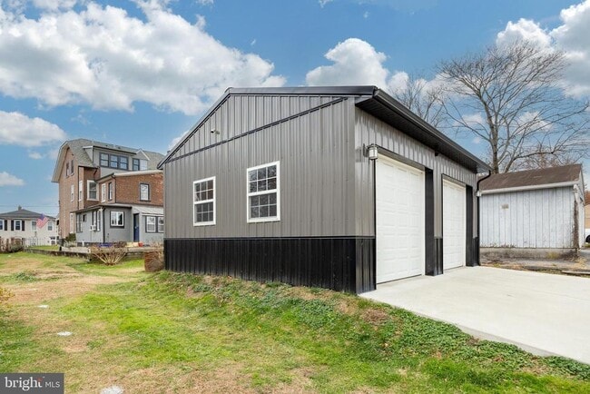 Building Photo - 313 Chestnut St