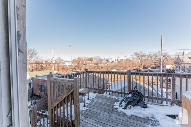 Foto del edificio - 2117 N Winchester Ave