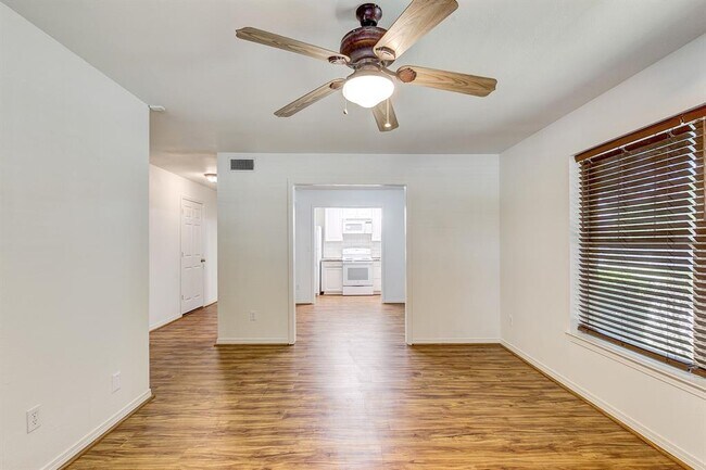 Foto del edificio - 3645 Crestline Rd