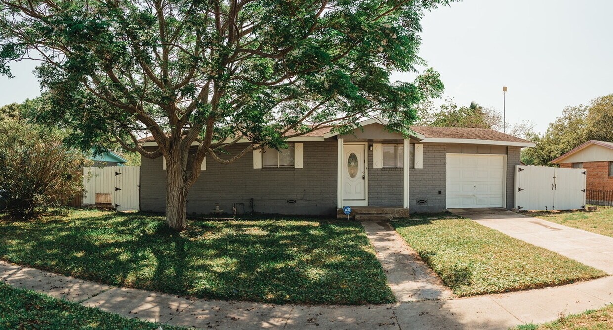 Newly painted exterior - 417 Polaris Pl