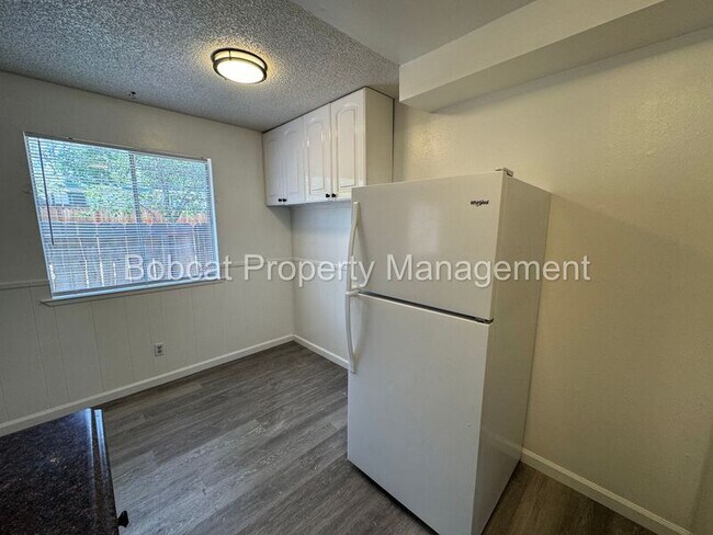 Building Photo - 1501 N Edmonds Dr