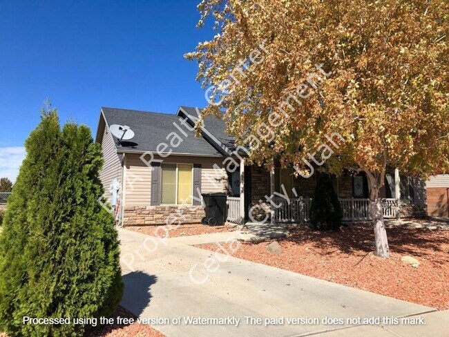Foto del edificio - 2 Bedroom 1 bath Twin Home in a Great Area