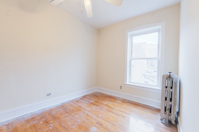 Building Photo - 7510 N Hoyne