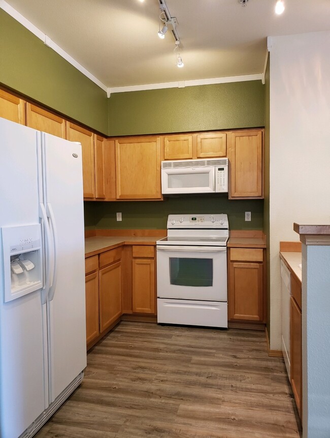 Appliances are being upgraded to stainless - 10011 186th St E