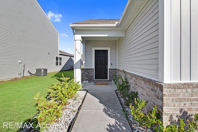 Foto del edificio - 3 br, 2 bath House - 215 Crabapple Cir