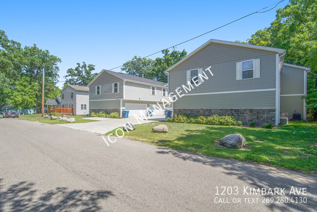 Building Photo - 1203 Kimbark Ave