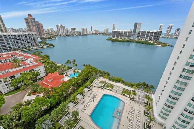 Foto del edificio - 3301 NE 183rd St