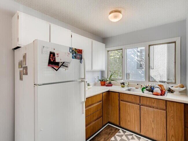 Foto del edificio - "Charming 2-Bed Retreat on Laurel Ave – Spacious 825 Sq Ft in Minneapolis!" 6/5/2026