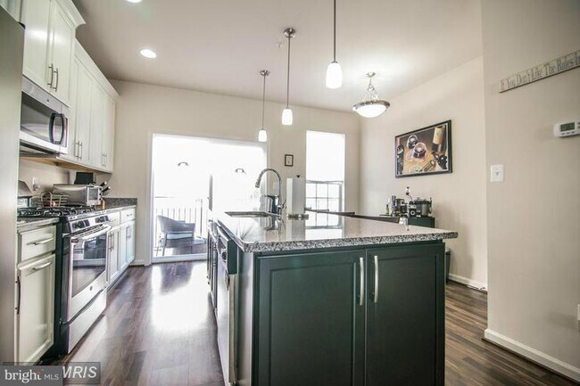Building Photo - 124 Prado Ln