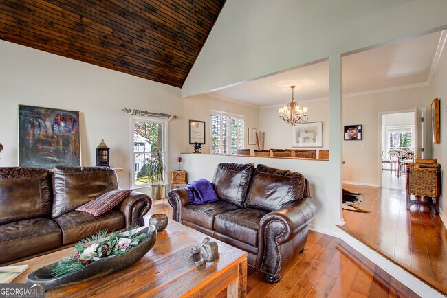 Foto del edificio - 620 Allen Ct NW