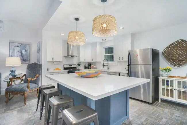 Building Photo - 3215 Avenue R