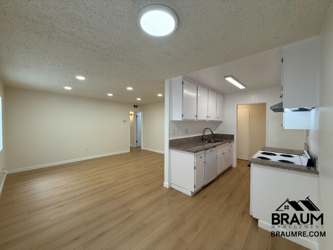 Foto del edificio - 5461 Kester Ave