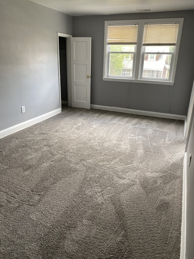 Living room - 4321 Norfolk Ave