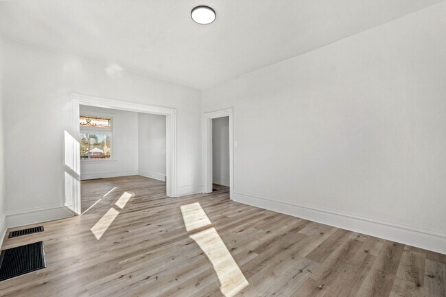 Foto del edificio - Stunning 3 bedroom home in Carrick available August 1!