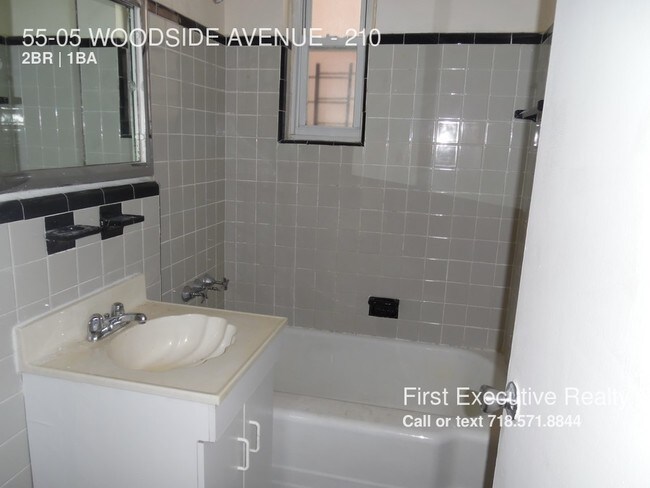Foto del edificio - 5505 Woodside Ave