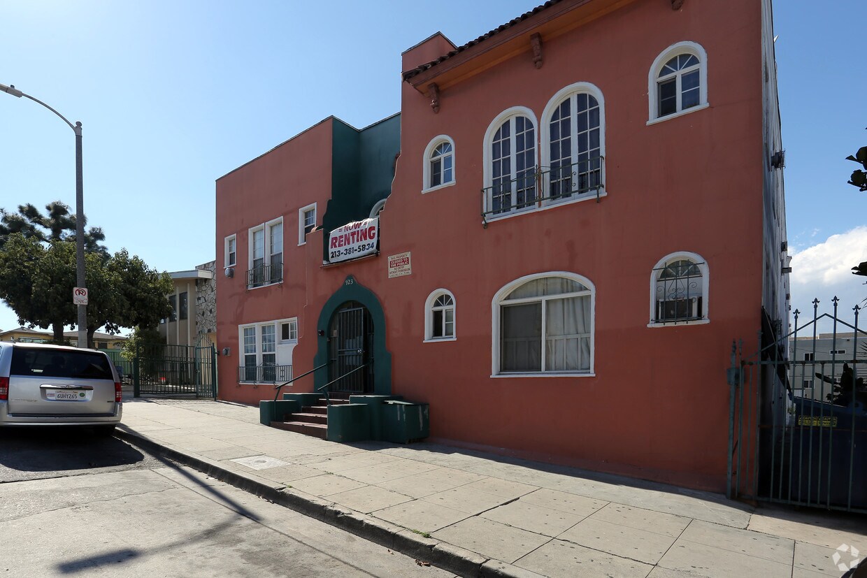 Building Photo - 923 S Park View St