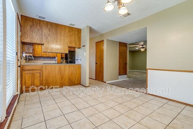 Building Photo - 6428 Lago Vista Dr