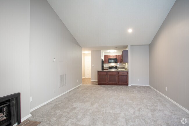 2 habitaciones, 2 baños, 1000 pies cuadrados, área de estar - Lexington Farms Apartments