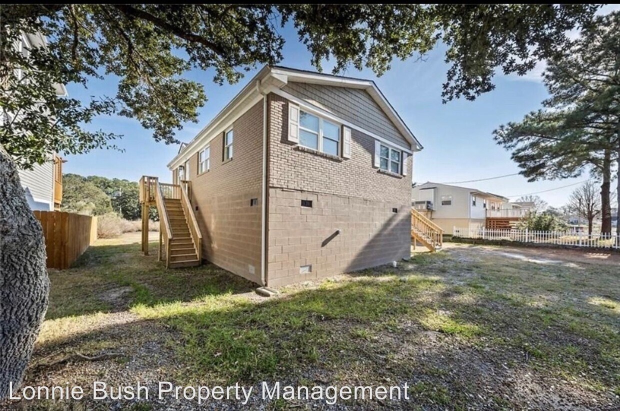 Primary Photo - 9530 6th Bay St