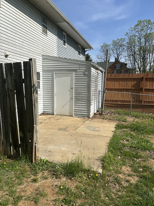 Building Photo - 403 Juniper St