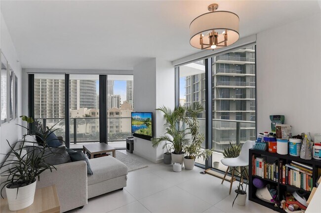 Foto del edificio - 501 NE 31st St