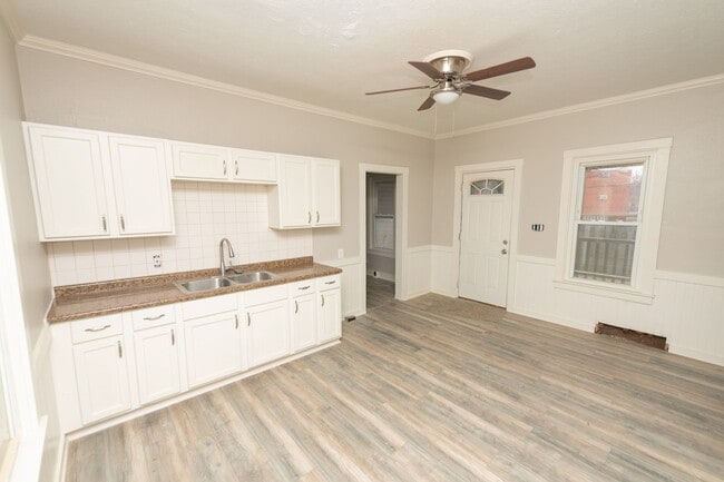 Building Photo - West Park 4 BEDROOM 2 BATH FOR RENT!!!
