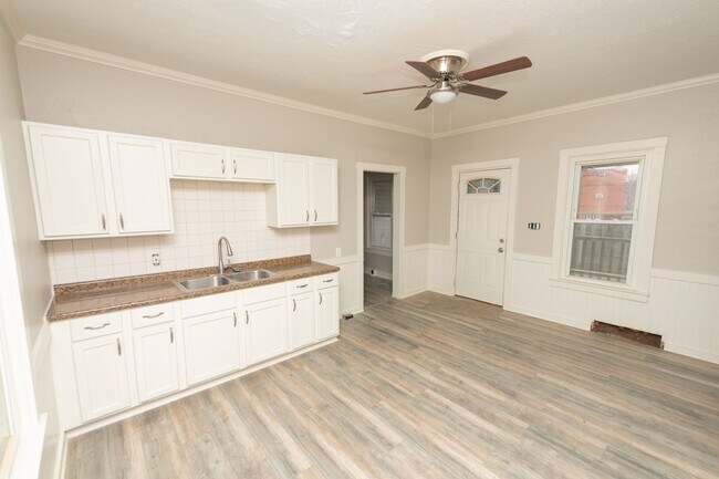 Foto del edificio - West Park 4 BEDROOM 2 BATH FOR RENT!!!