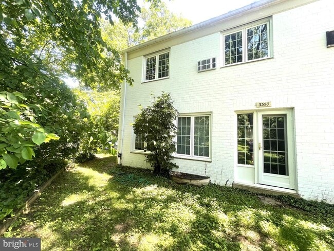 Building Photo - 3350 Martha Custis Dr