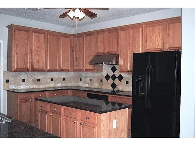 Foto del edificio - 9016 Enchanted Ridge Dr