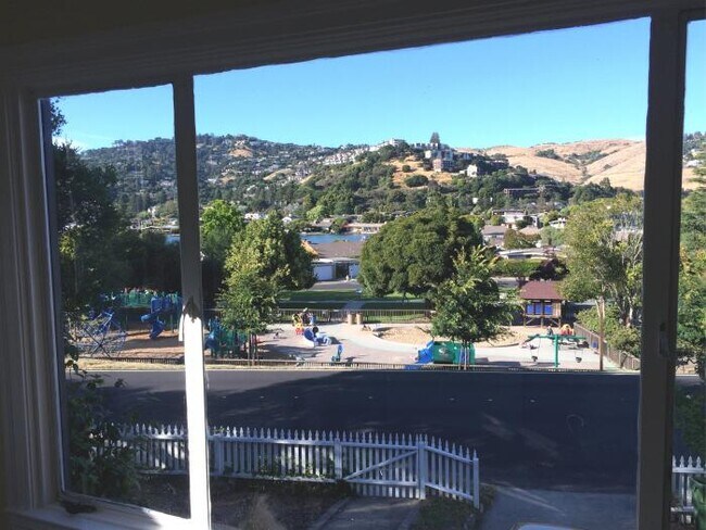 Building Photo - 2 bedroom in Belvedere CA 94920