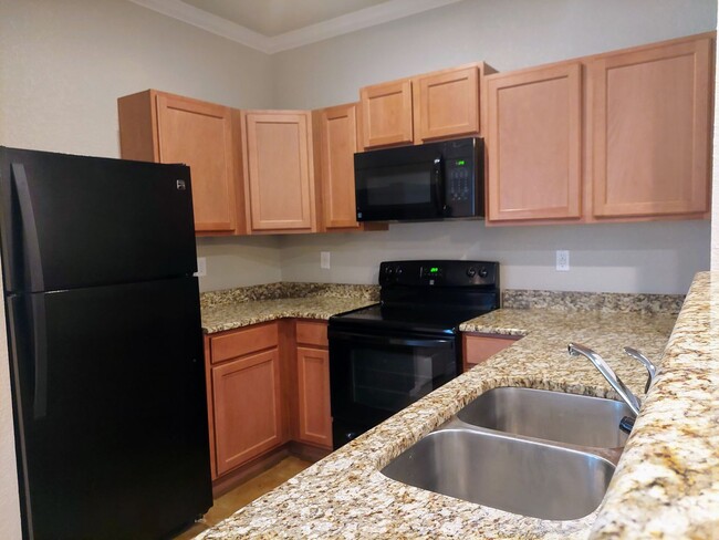 Foto del edificio - $300 OFF Move IN!! Beautiful townhome! 3 B...