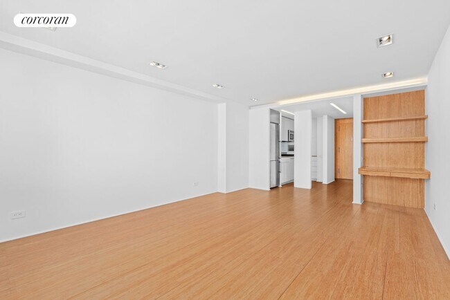 Building Photo - 32 Gramercy Pk S
