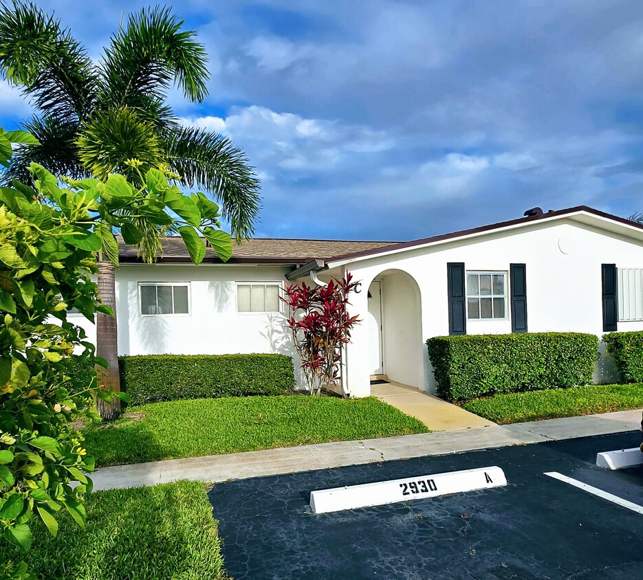 Primary Photo - 2930 Crosley Dr E