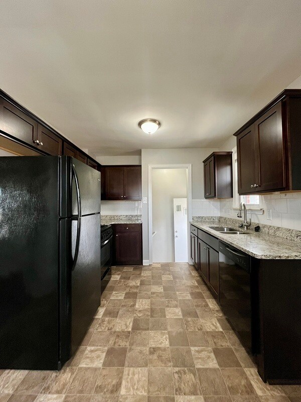 Foto del edificio - 12811 Plum St