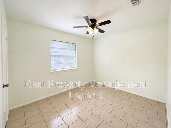 Foto del edificio - 112 Oak Hill Dr