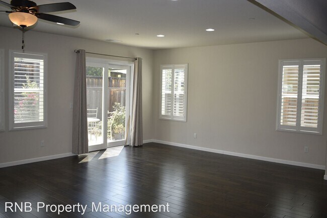 Building Photo - 4 br, 3 bath House - 711 Wagon Trail Way