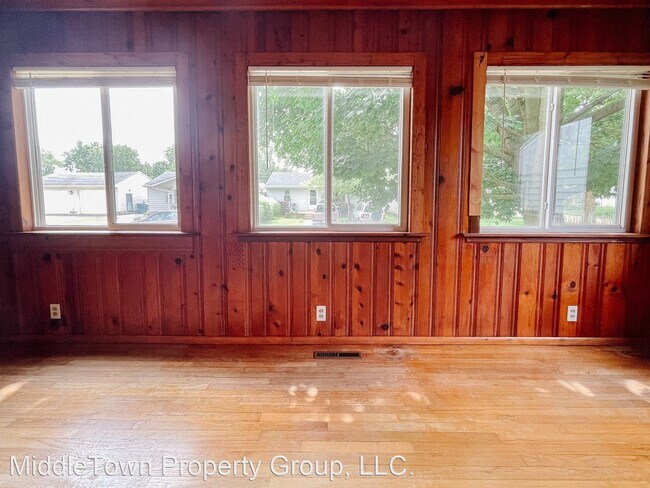 Building Photo - 2 br, 1 bath House - 922 W 15th St