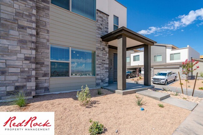 Building Photo - Beautiful Desert Color Townhome Available
