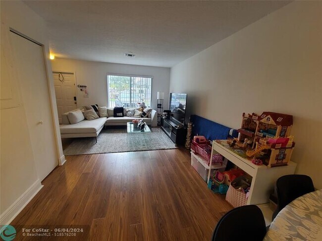 Building Photo - 4461 SW 11th Pl