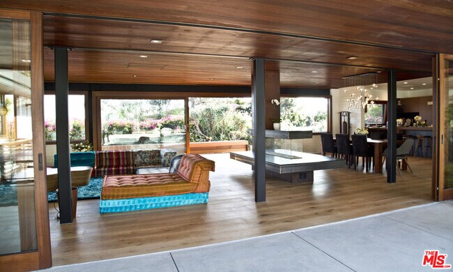 Building Photo - 3575 Wonder View Dr