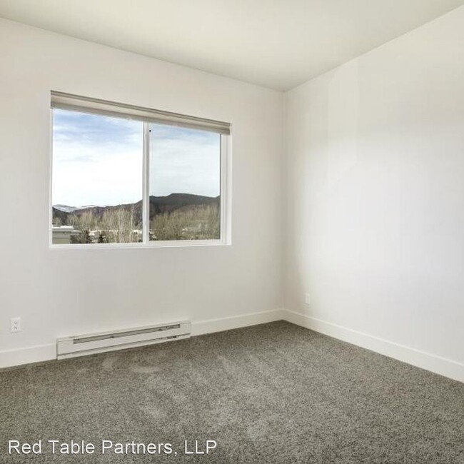 Building Photo - 765 Red Table Dr