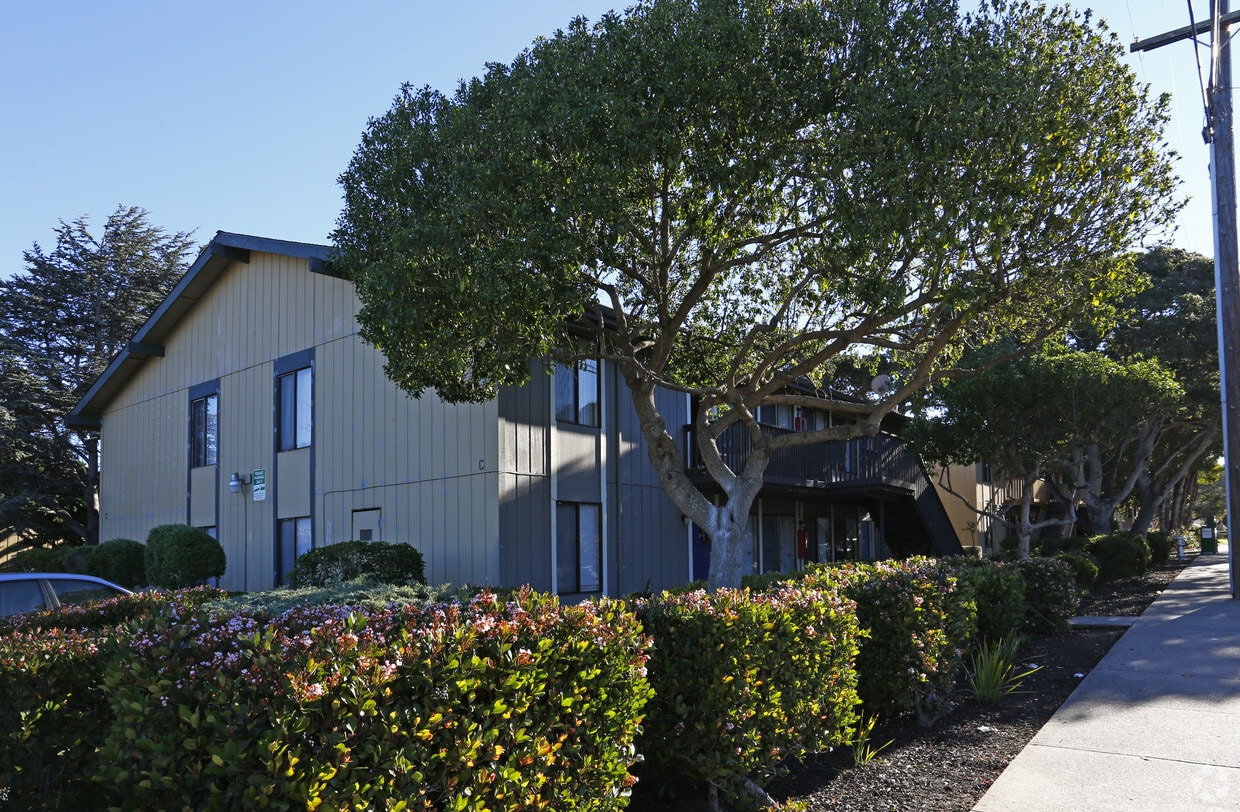 Building Photo - Villa Ramona Apartments