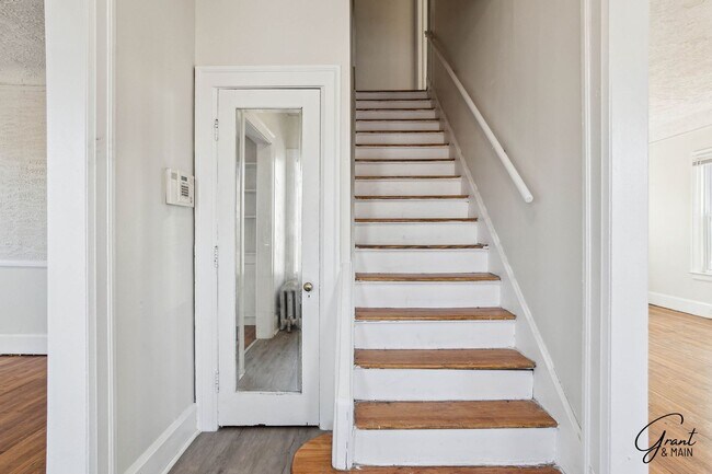 Foto del edificio - Stunning 3 Bedroom 1 Bath Colonial - Detroit