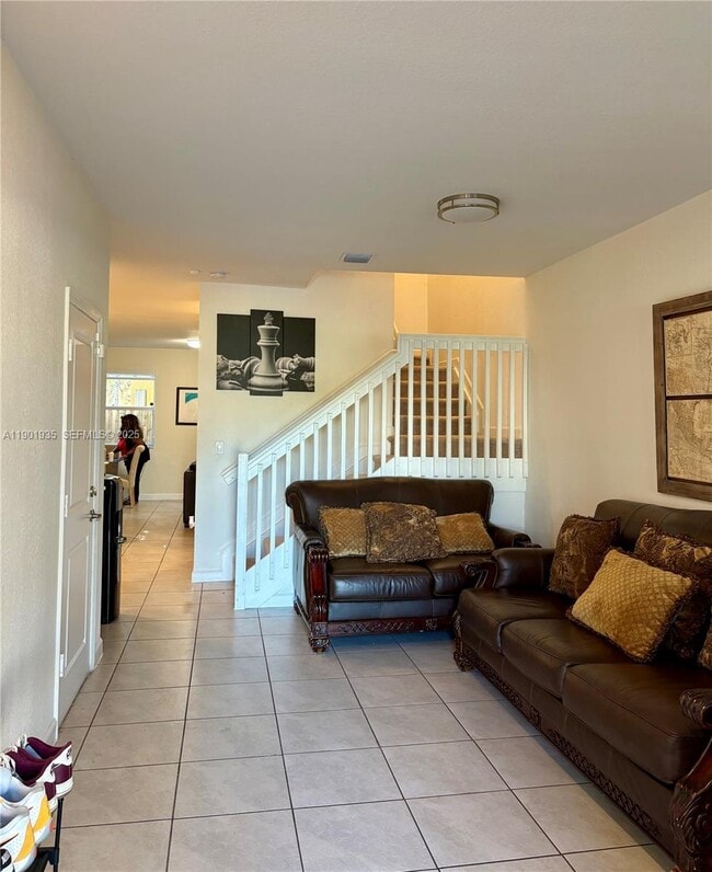 Building Photo - 1020 SE 26th Ter