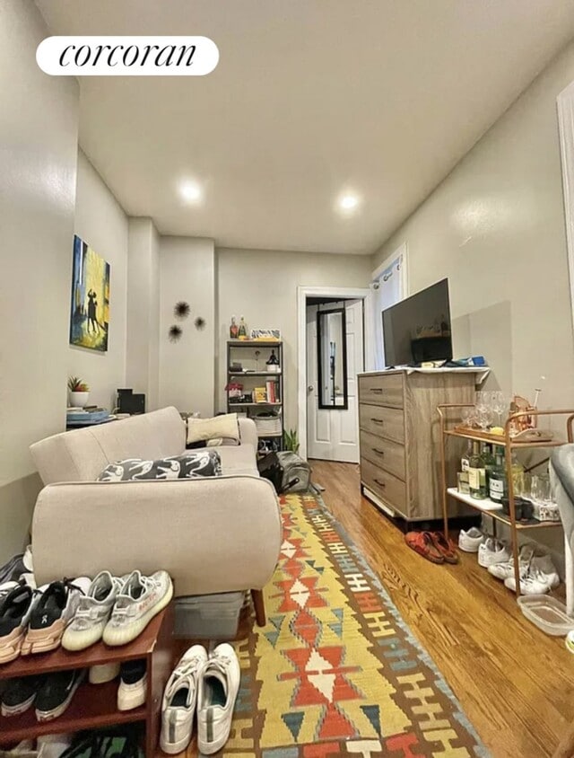 Primary Photo - 338 E 65th St
