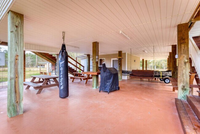 Building Photo - 6174  Carco Road